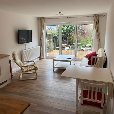 Adorable One-Bedroom Flat With Patio Garden. Southwick  外观 照片
